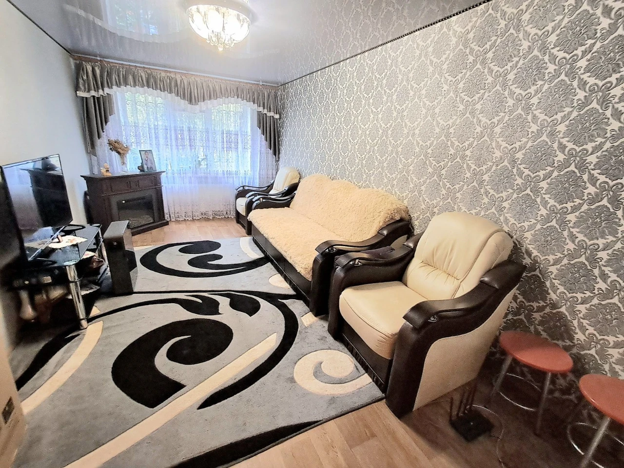 Sale of a beautiful 3-room apartment with renovation. Furniture+appliances!