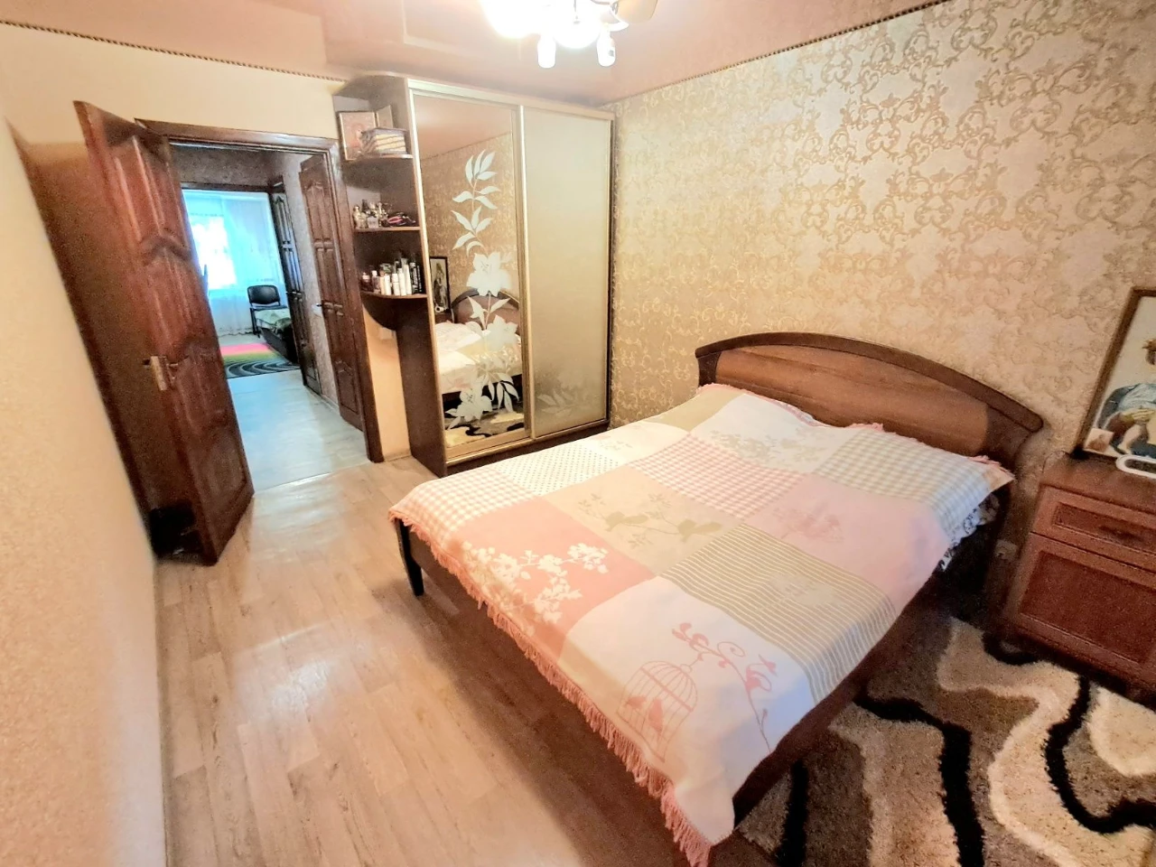 Sale of a beautiful 3-room apartment with renovation. Furniture+appliances!