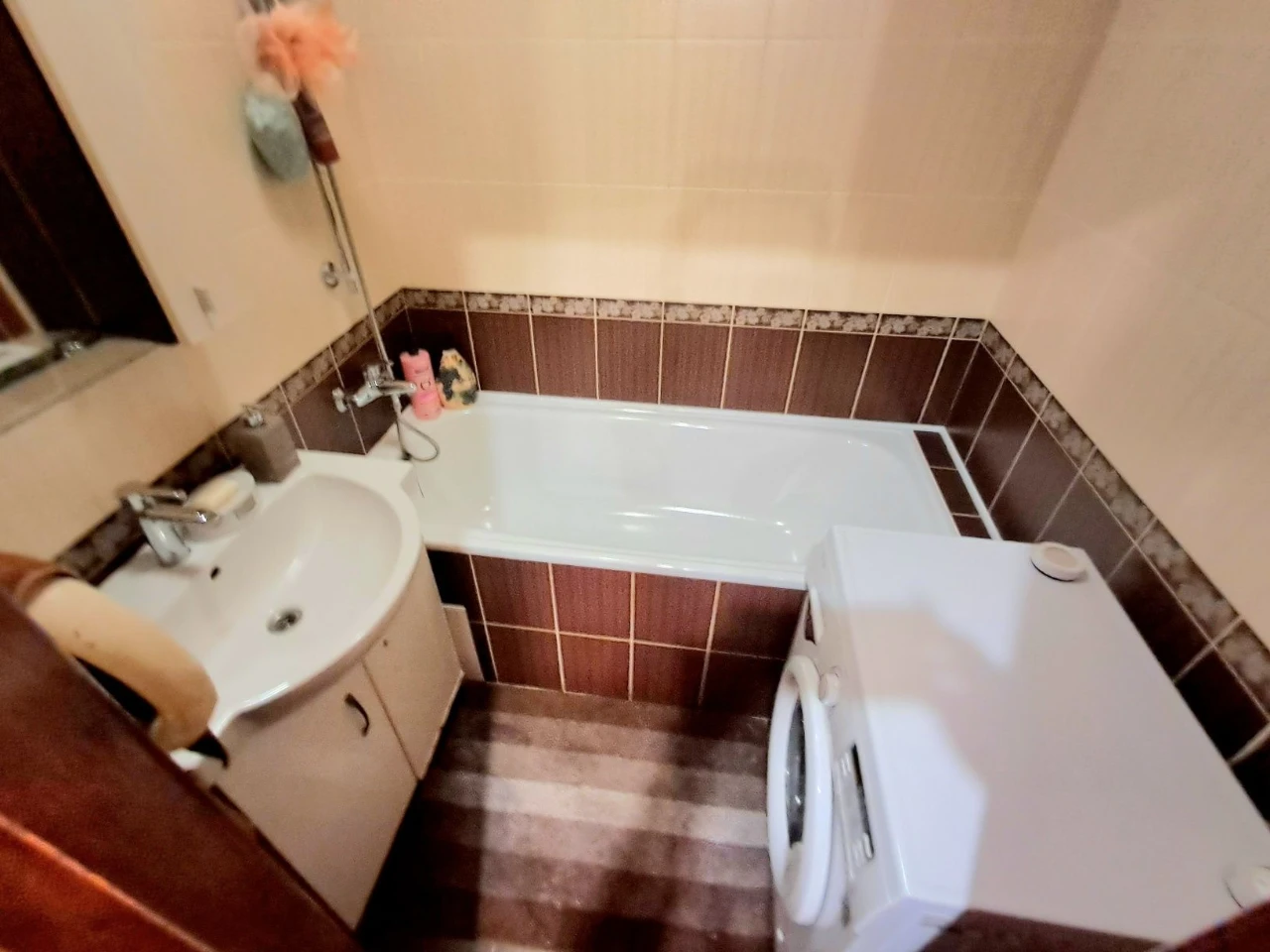 Sale of a beautiful 3-room apartment with renovation. Furniture+appliances!