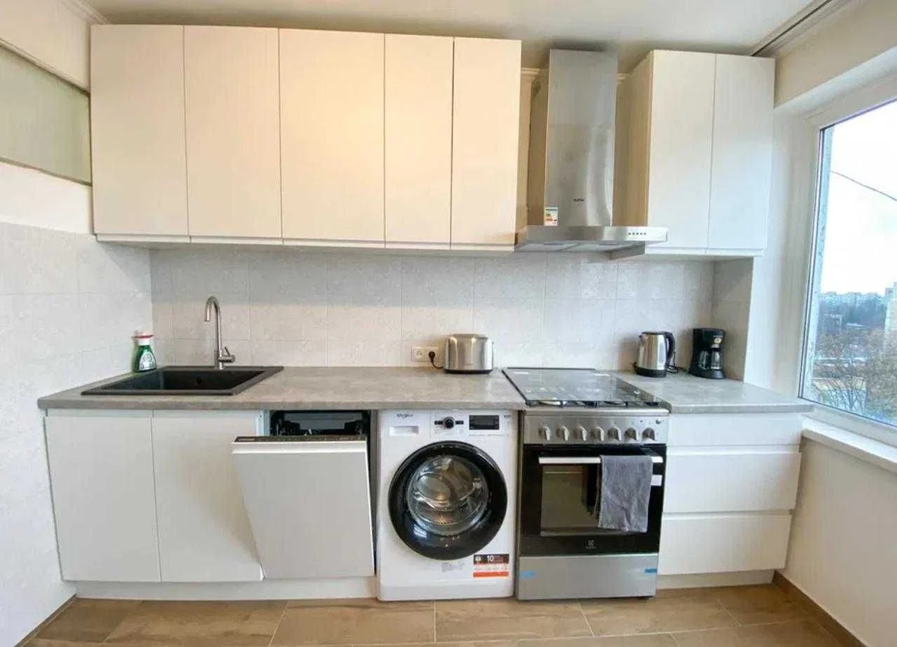 Sale of a 3-bedroom apartment on Naukova Street