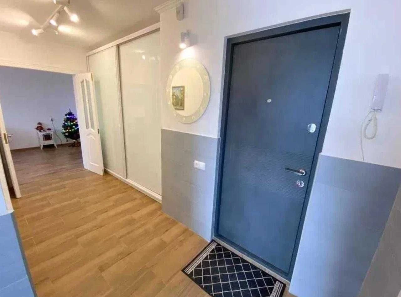 Sale of a 3-bedroom apartment on Naukova Street