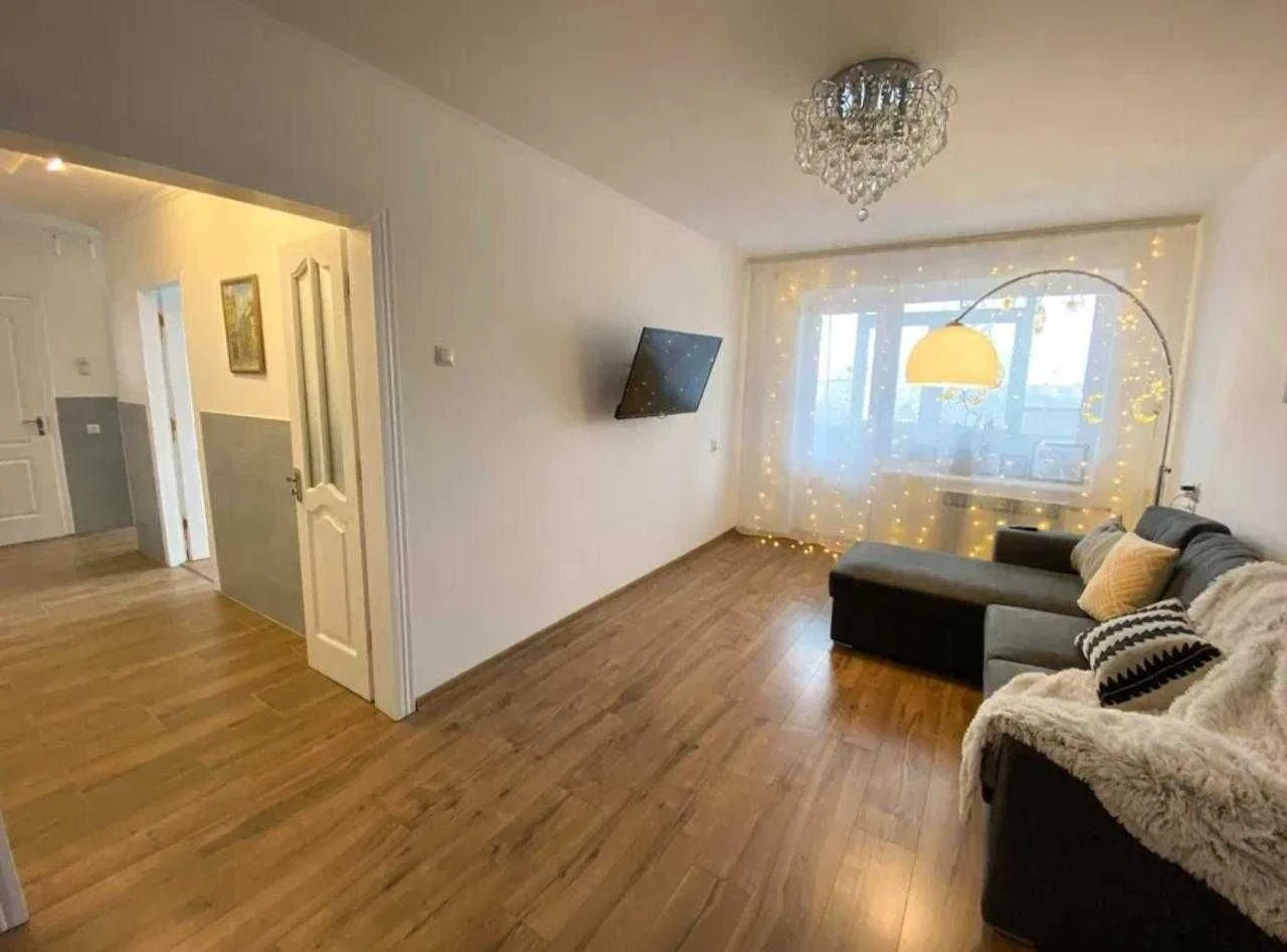Sale of a 3-bedroom apartment on Naukova Street