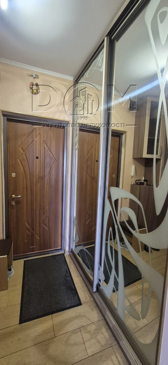 Sale. 1-bedroom apartment. Troyeshchina. O.Ekster 12. Being renovated.