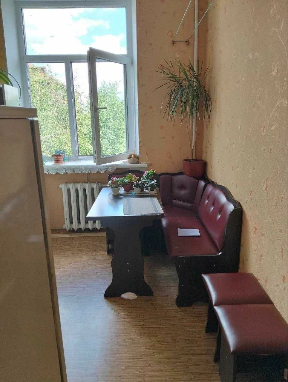 Продається 2-кімнатна квартира в Центральному районі.