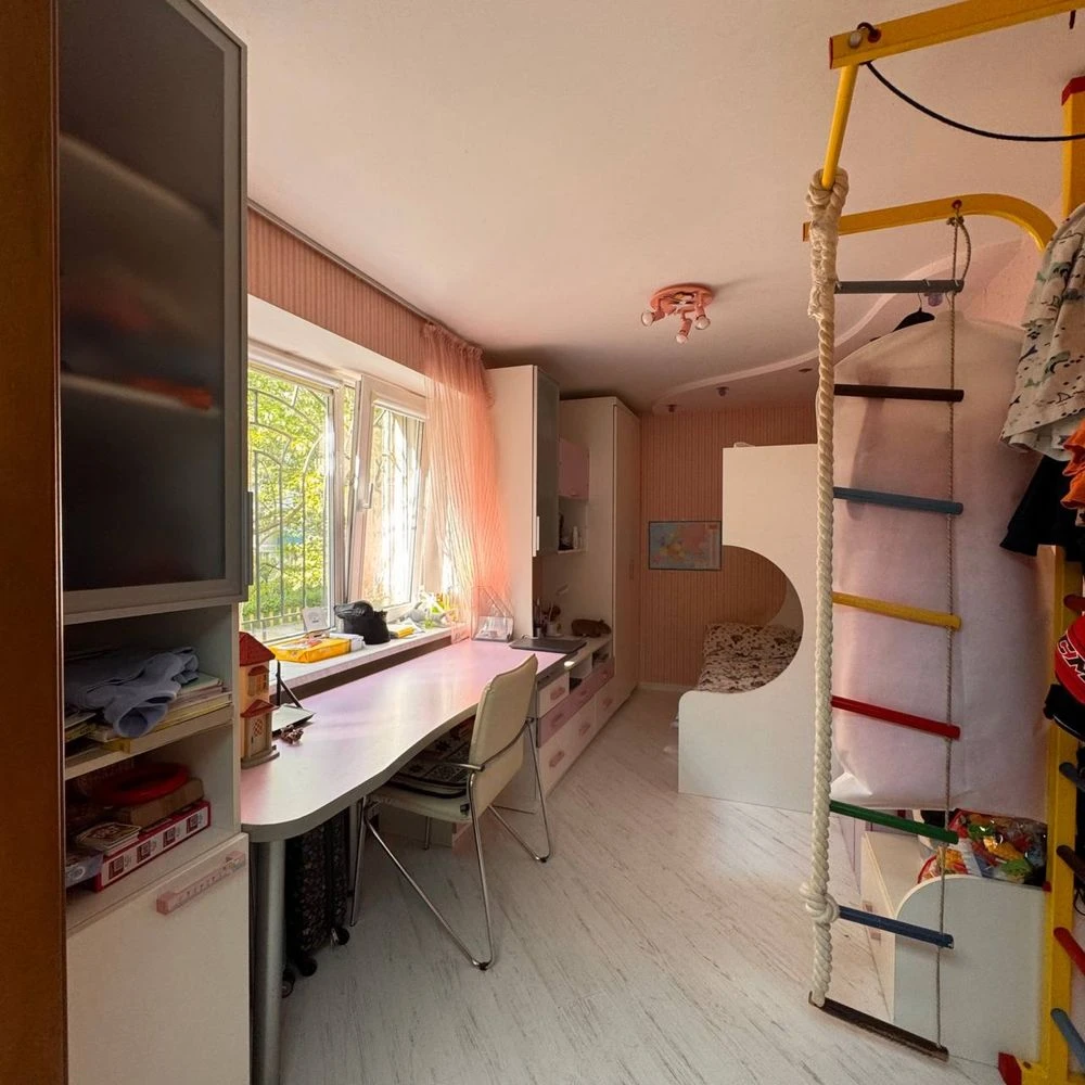 For Sale: 2-bedroom apartment in Cheremushki - Heroes Street
