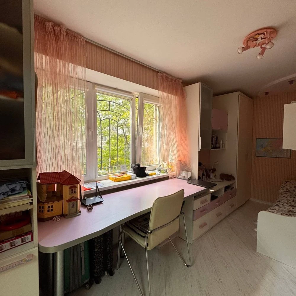 For Sale: 2-bedroom apartment in Cheremushki - Heroes Street