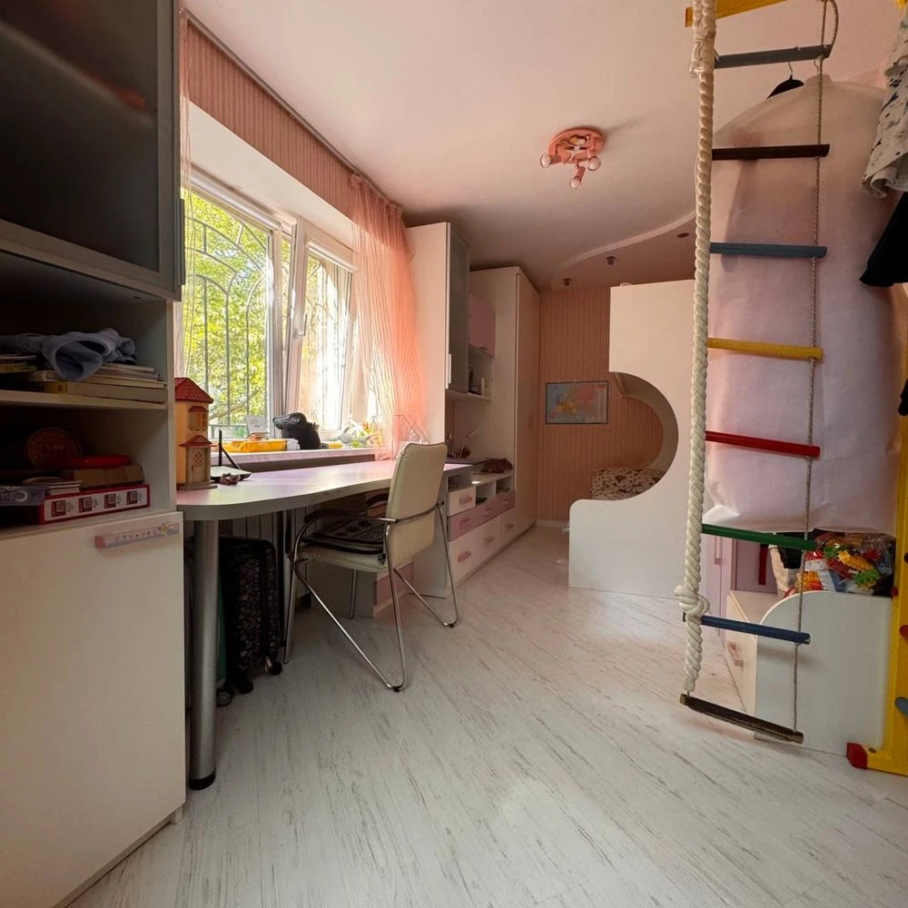 For Sale: 2-bedroom apartment in Cheremushki - Heroes Street