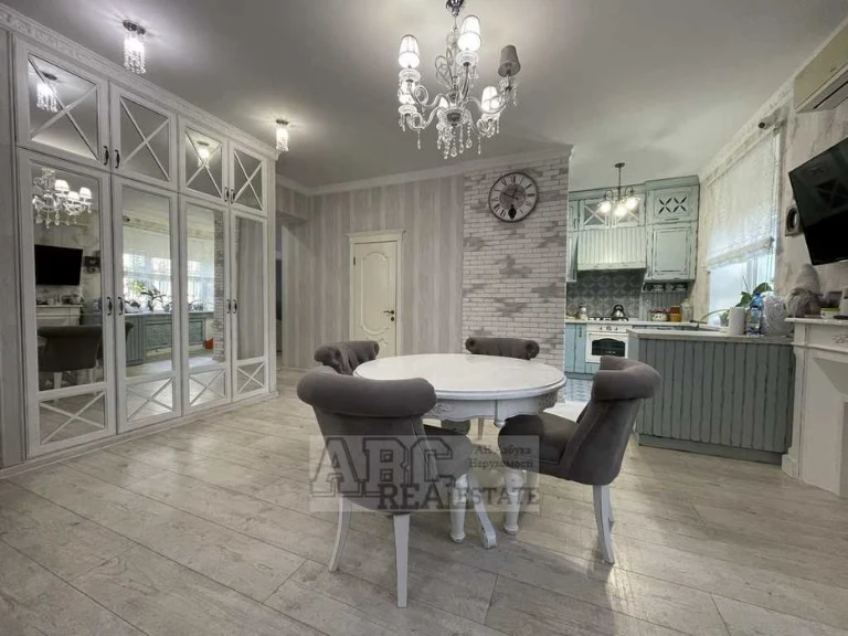 I will sell an exclusive apartment in the city of Zahisnyky Ukrainy