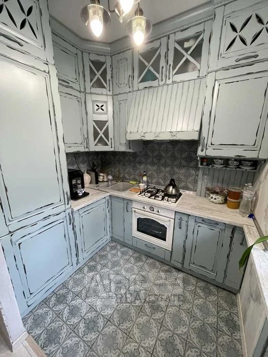 I will sell an exclusive apartment in the city of Zahisnyky Ukrainy