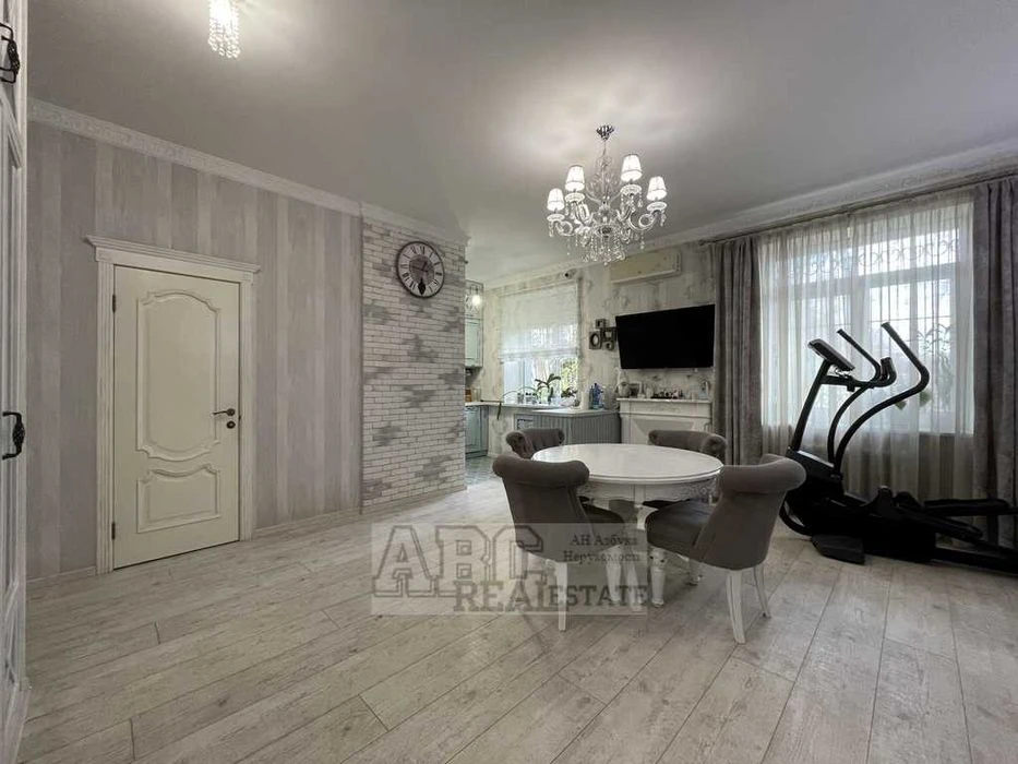 I will sell an exclusive apartment in the city of Zahisnyky Ukrainy