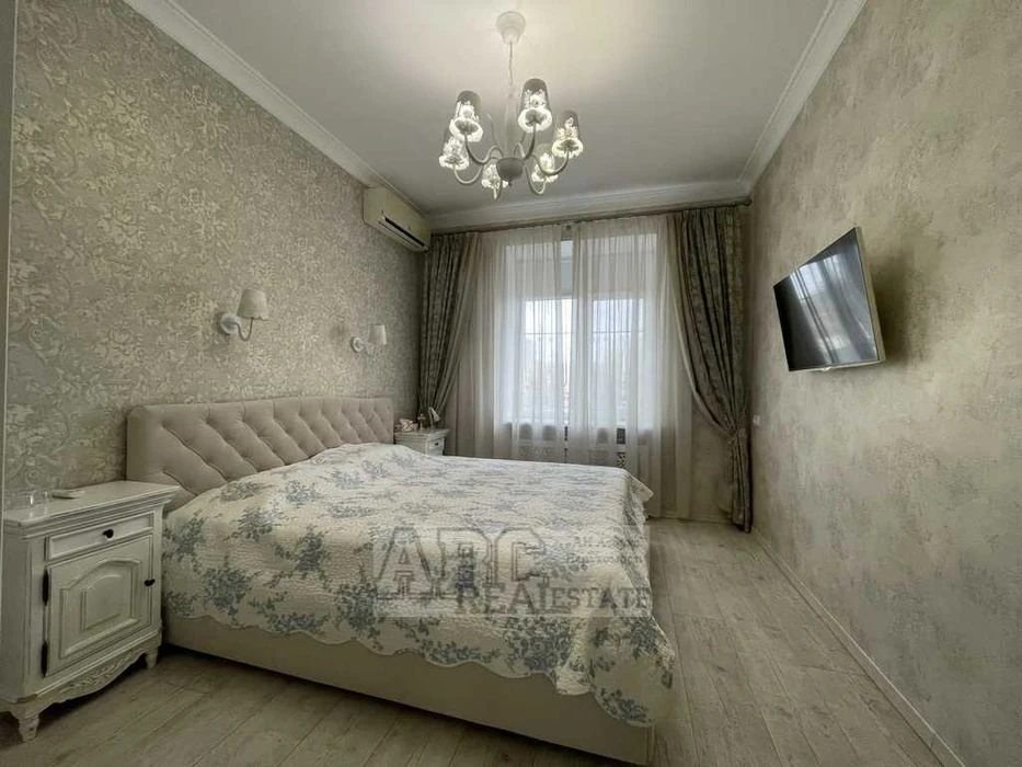 I will sell an exclusive apartment in the city of Zahisnyky Ukrainy