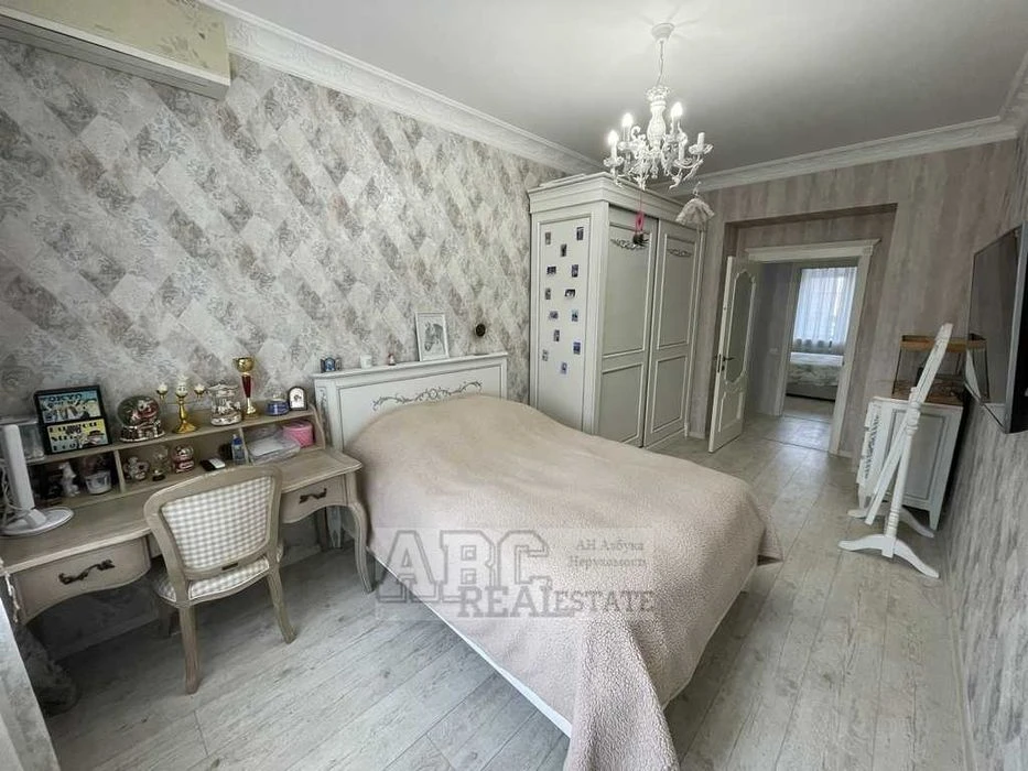 I will sell an exclusive apartment in the city of Zahisnyky Ukrainy