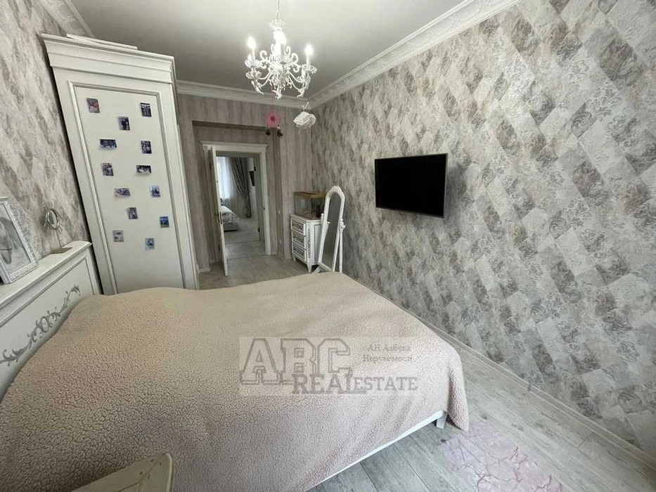 I will sell an exclusive apartment in the city of Zahisnyky Ukrainy