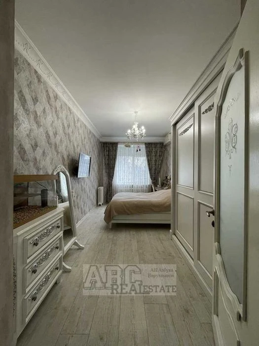 I will sell an exclusive apartment in the city of Zahisnyky Ukrainy