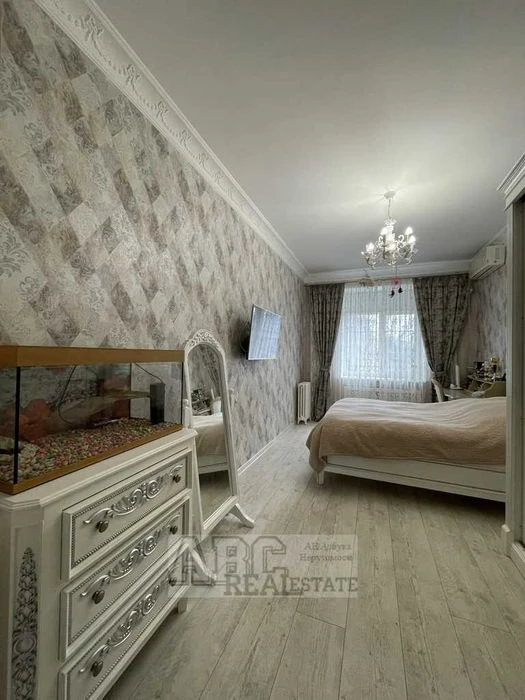 I will sell an exclusive apartment in the city of Zahisnyky Ukrainy
