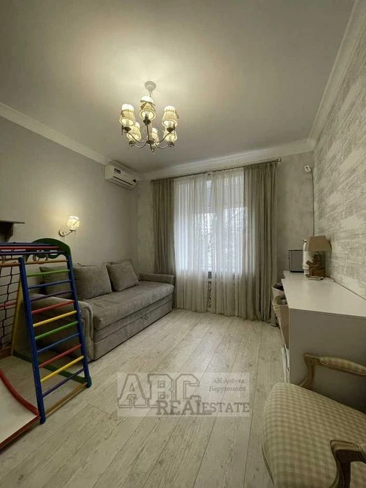 I will sell an exclusive apartment in the city of Zahisnyky Ukrainy