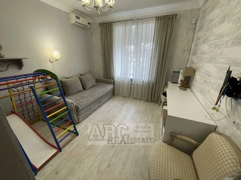 I will sell an exclusive apartment in the city of Zahisnyky Ukrainy