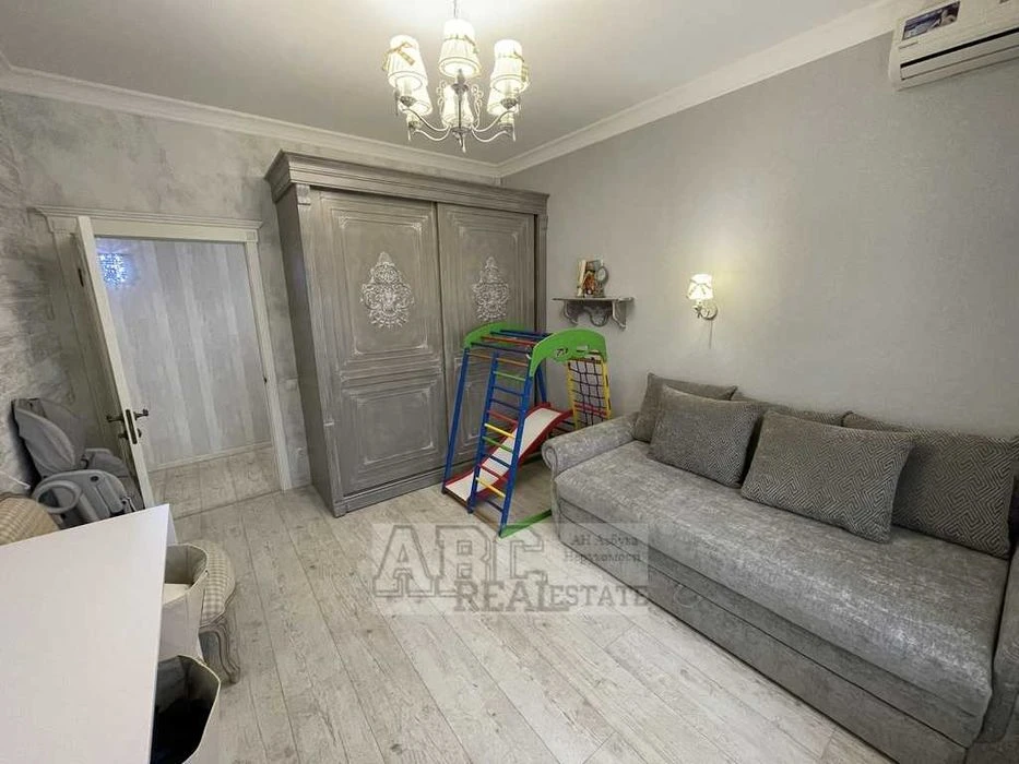 I will sell an exclusive apartment in the city of Zahisnyky Ukrainy