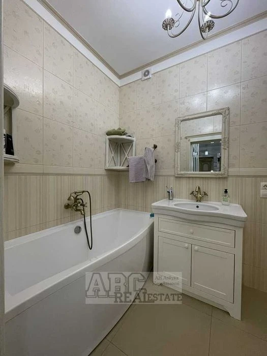 I will sell an exclusive apartment in the city of Zahisnyky Ukrainy