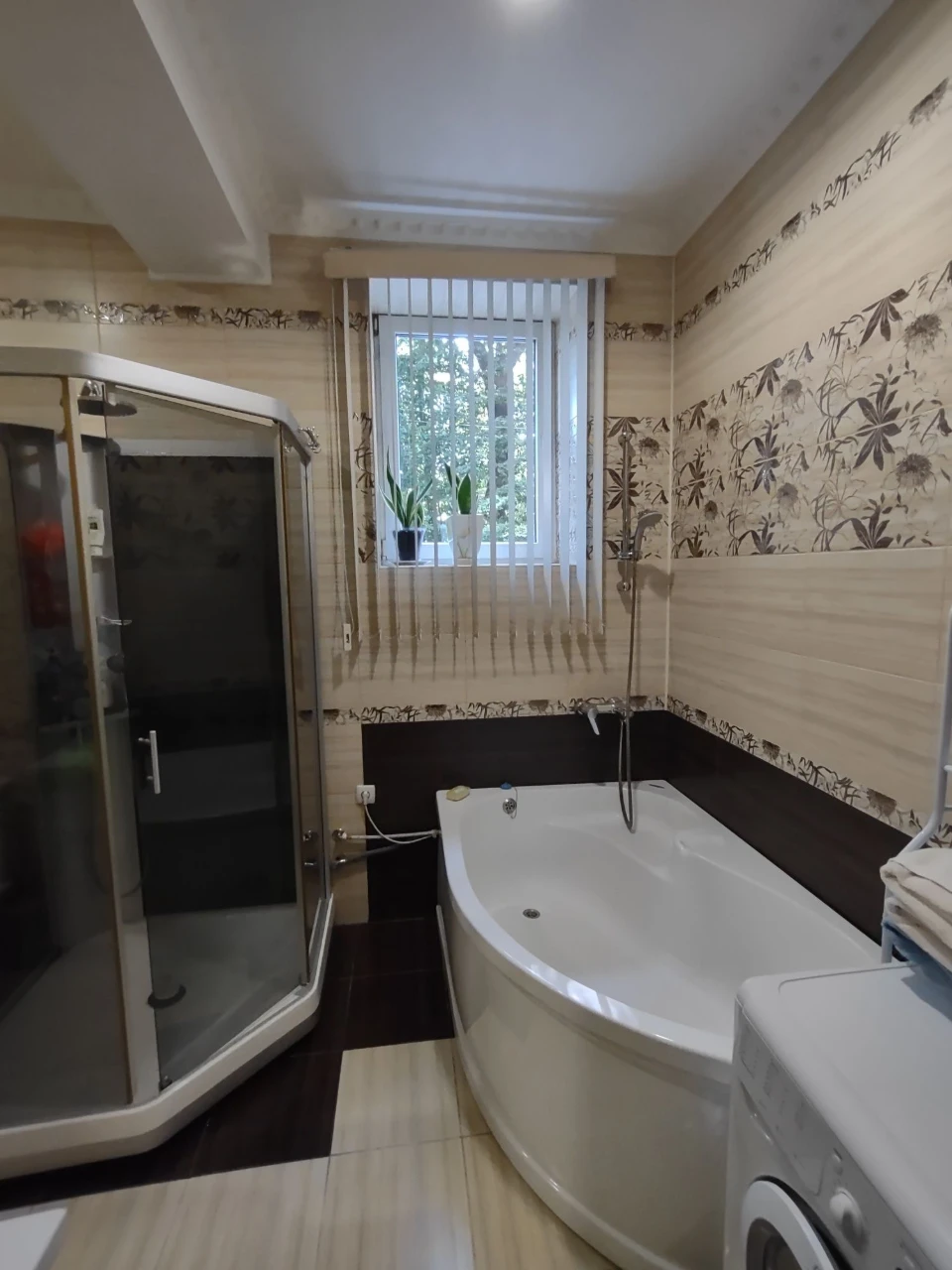 Sale of a 3-room new building in the city center, Kyivska