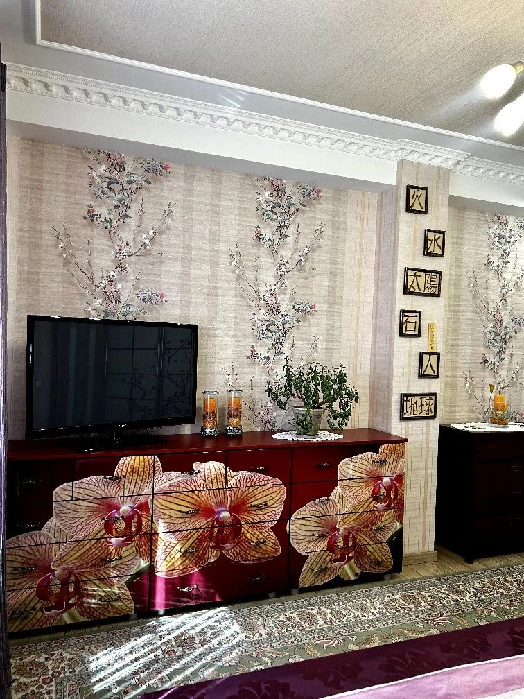 Sale of a 3-room new building in the city center, Kyivska
