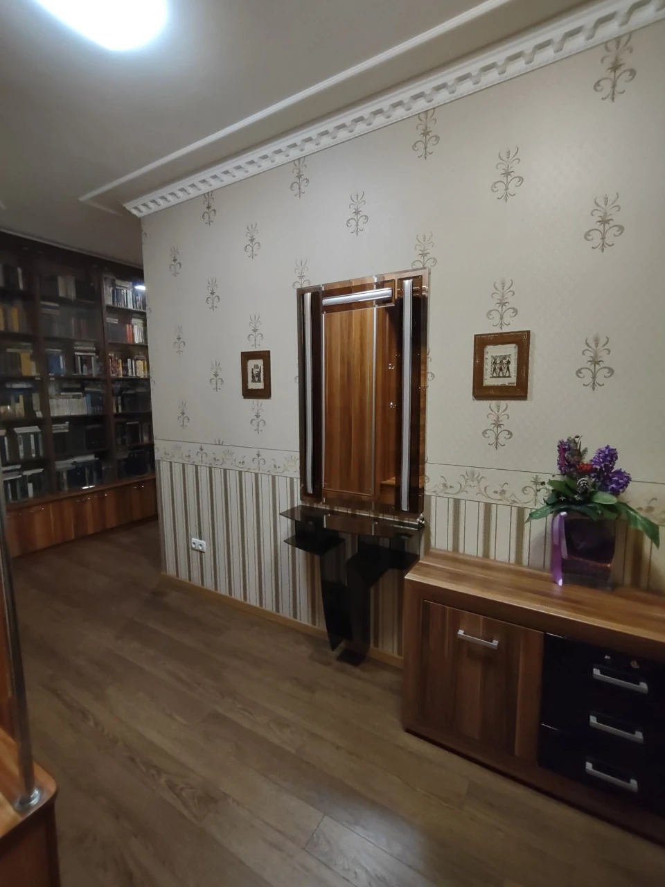 Sale of a 3-room new building in the city center, Kyivska