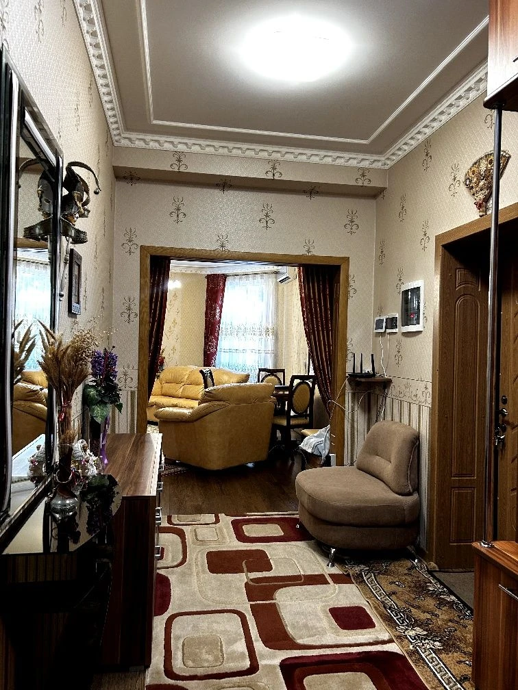 Sale of a 3-room new building in the city center, Kyivska