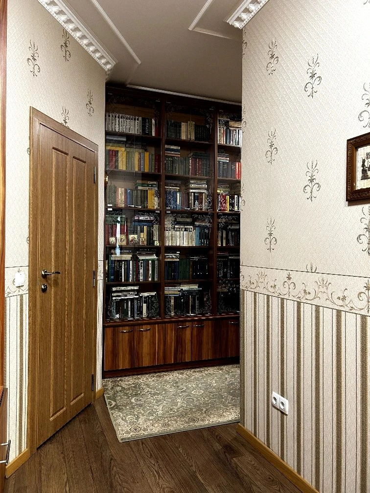 Sale of a 3-room new building in the city center, Kyivska