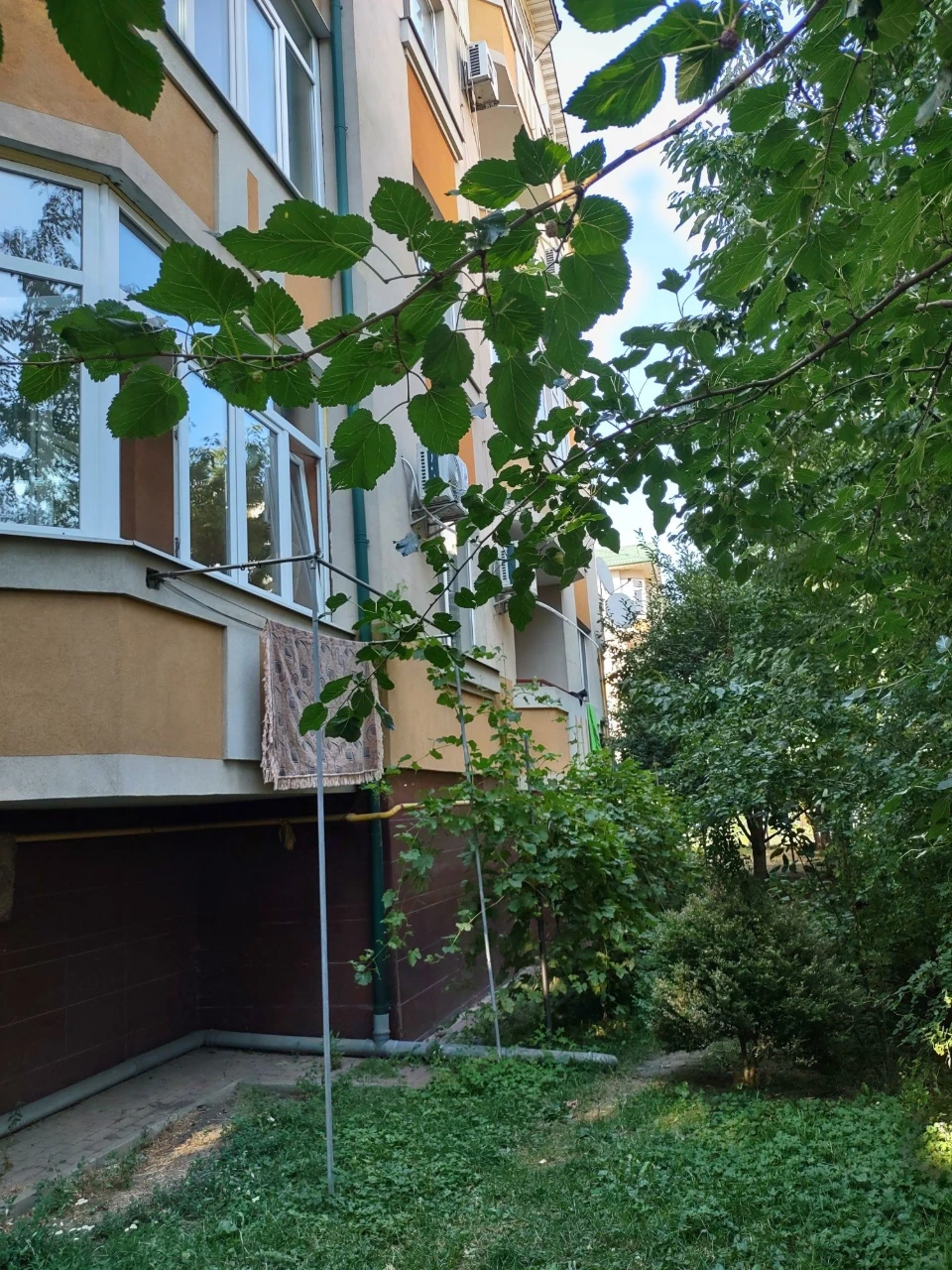 Sale of a 3-room new building in the city center, Kyivska
