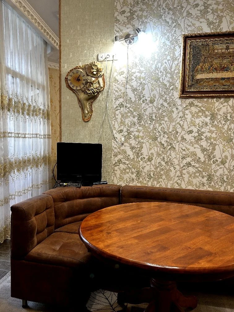 Sale of a 3-room new building in the city center, Kyivska