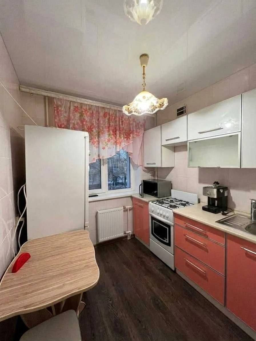For sale: 2-bedroom apartment on Novyye Domakh