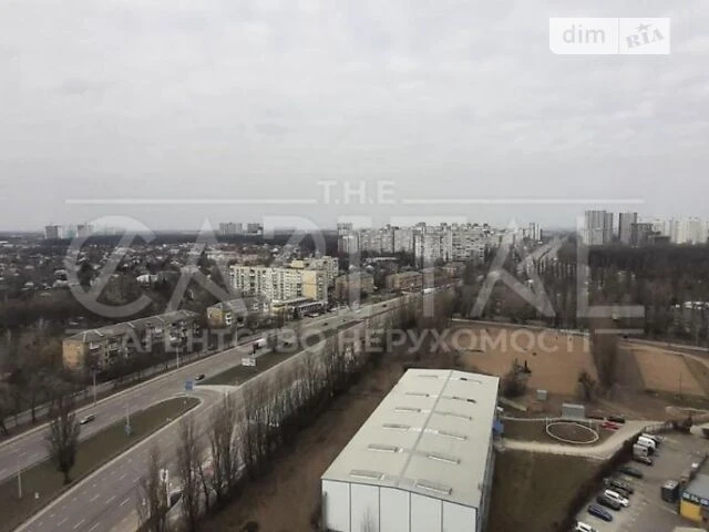 Sale of 3-room apartment 86 sq. m. on Akademika Zabolotnogo St. 15