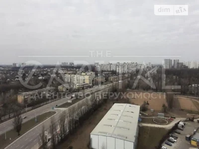 Sale of 3-room apartment 86 sq. m. on Akademika Zabolotnogo St. 15