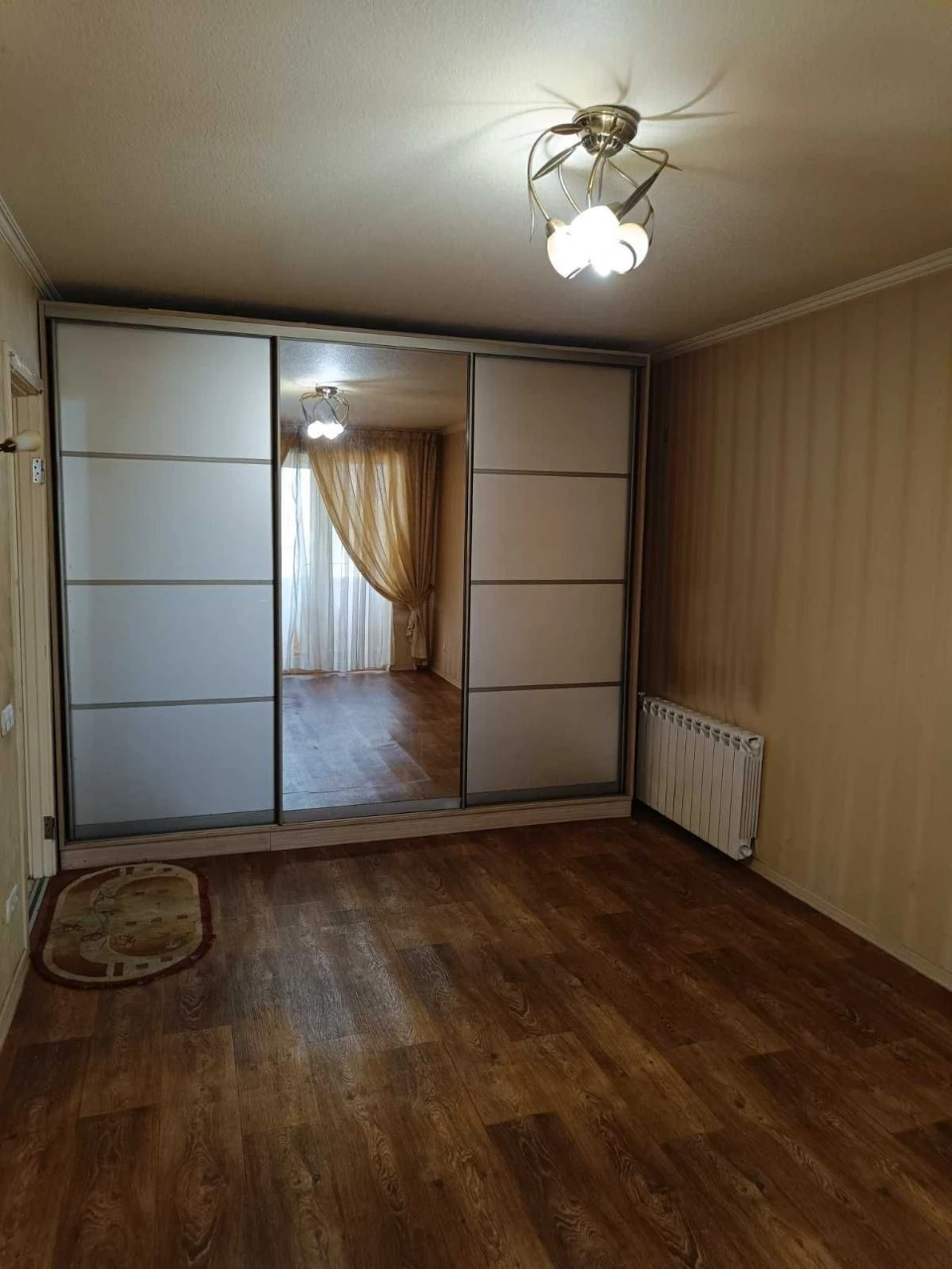 Продам 2-х ком. кв-ру ж/м Солнечный (р-н  ТЦ Вавилон)