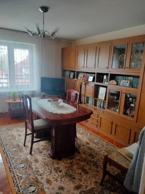 4-bedroom apartment in the city center, brick building
