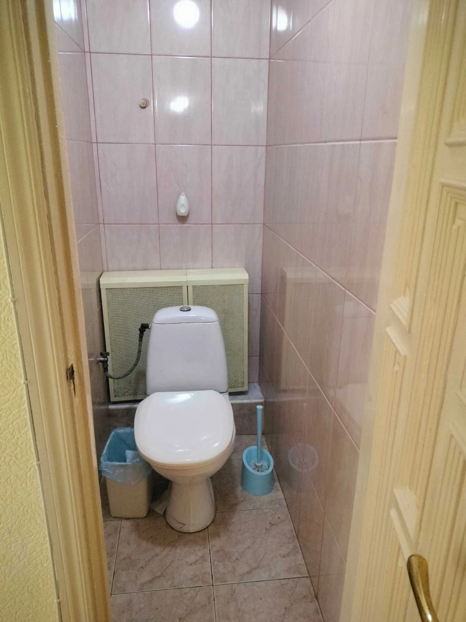 4-bedroom apartment in the city center, brick building