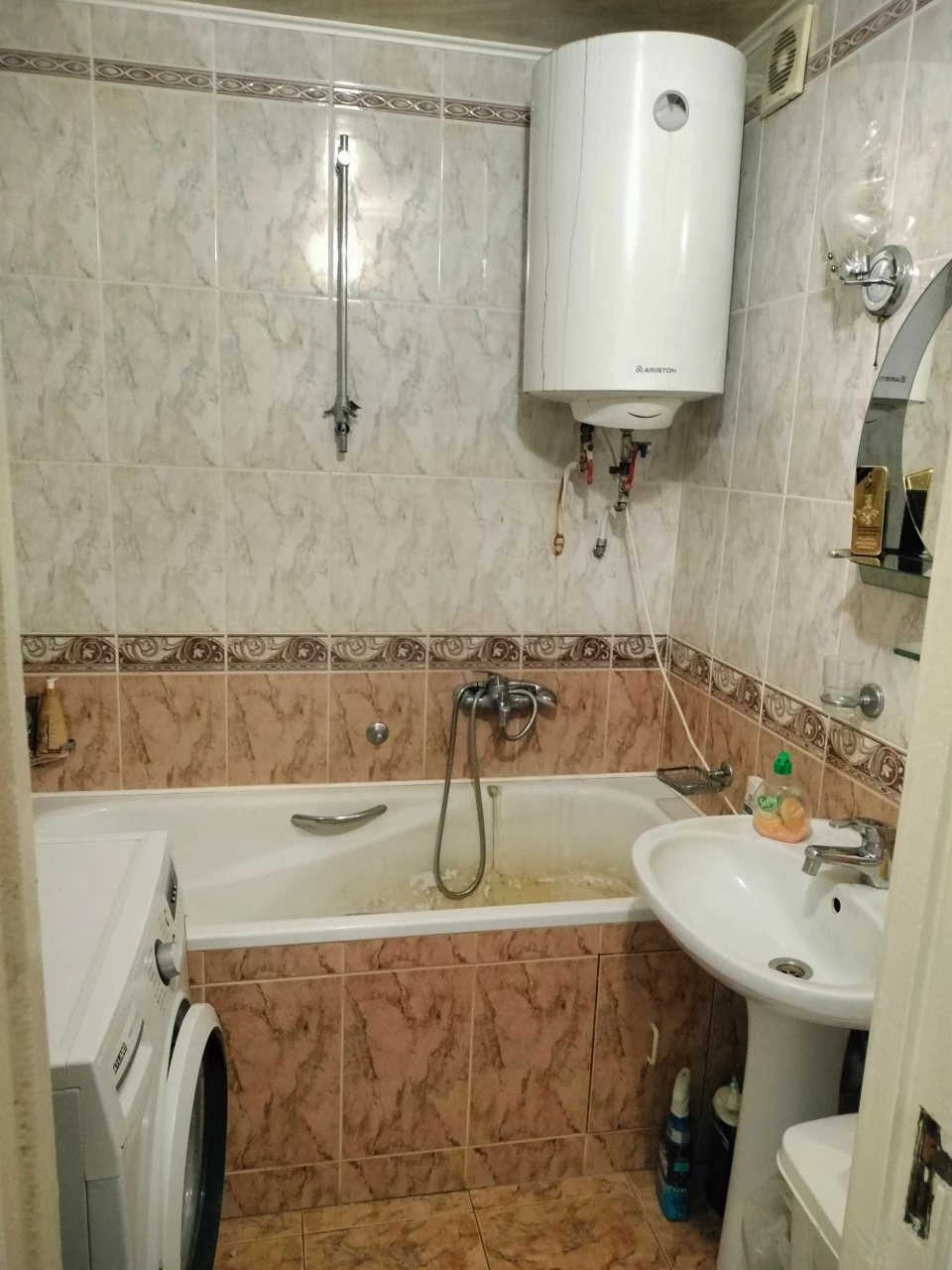 4-bedroom apartment in the city center, brick building