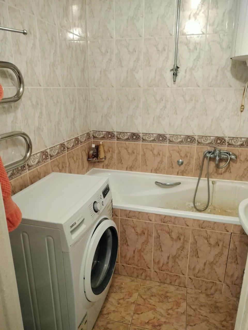 4-bedroom apartment in the city center, brick building