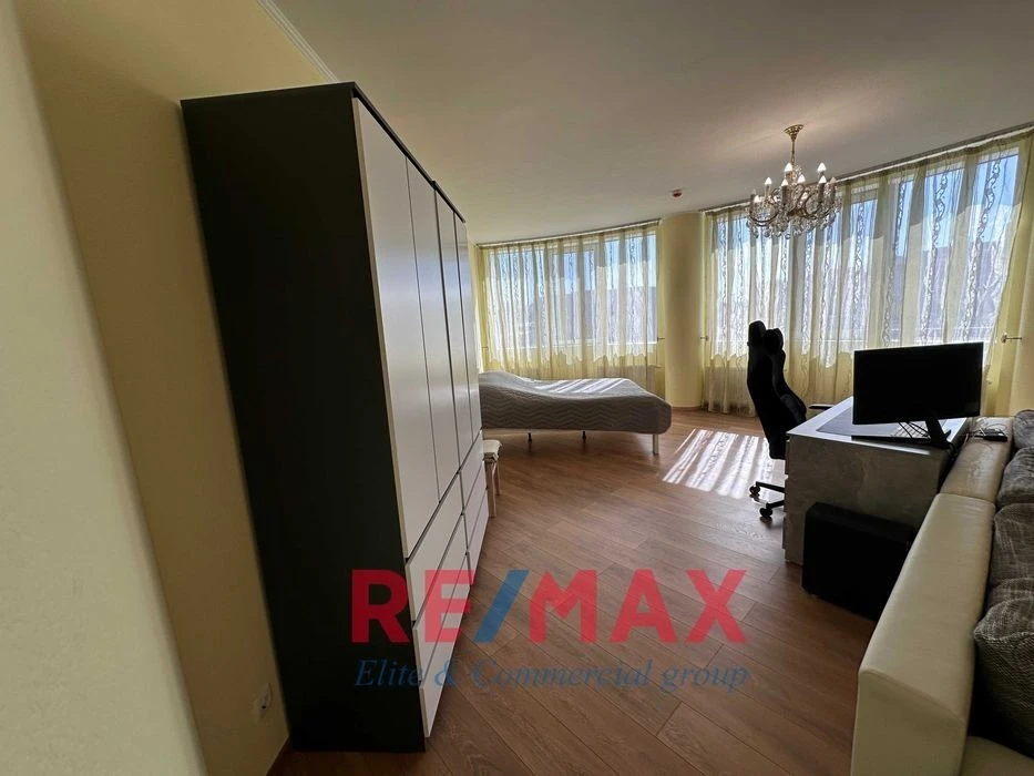 Without %Apartment for sale 165.6m2 4-room. Holosiivskyi Ave. 30-