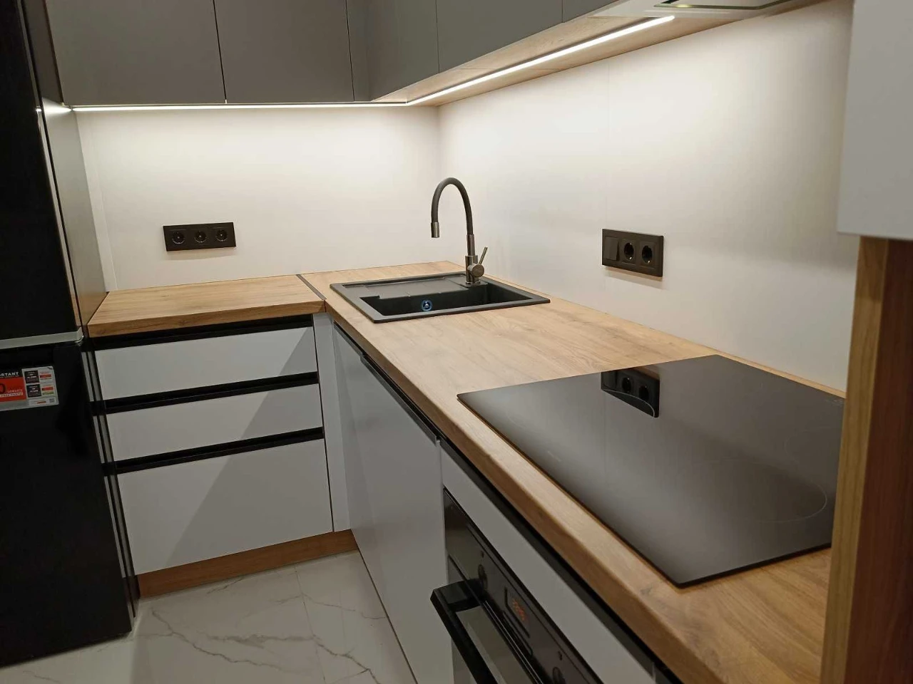 Sale of a 1-room apartment with a terrace (patio) and a covered area. Price 70