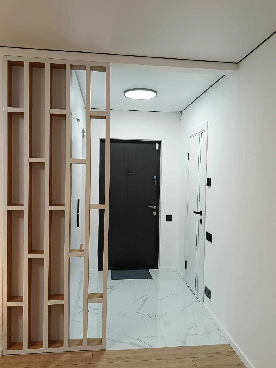 Sale of a 1-room apartment with a terrace (patio) and a covered area. Price 70