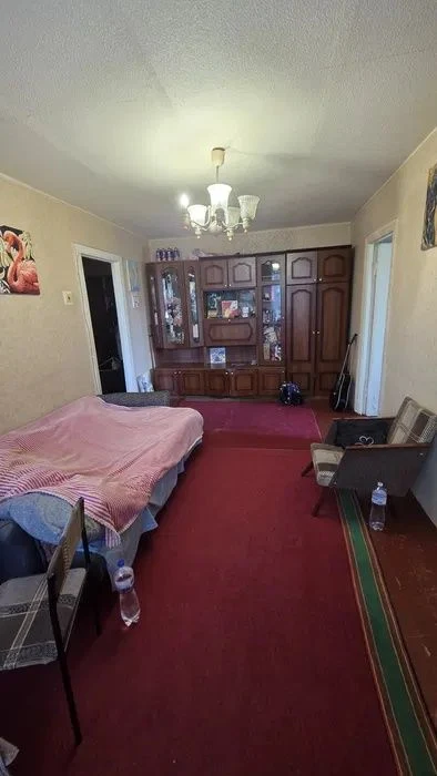 Продам 2 комн. квартиру середина пр. А. Поля