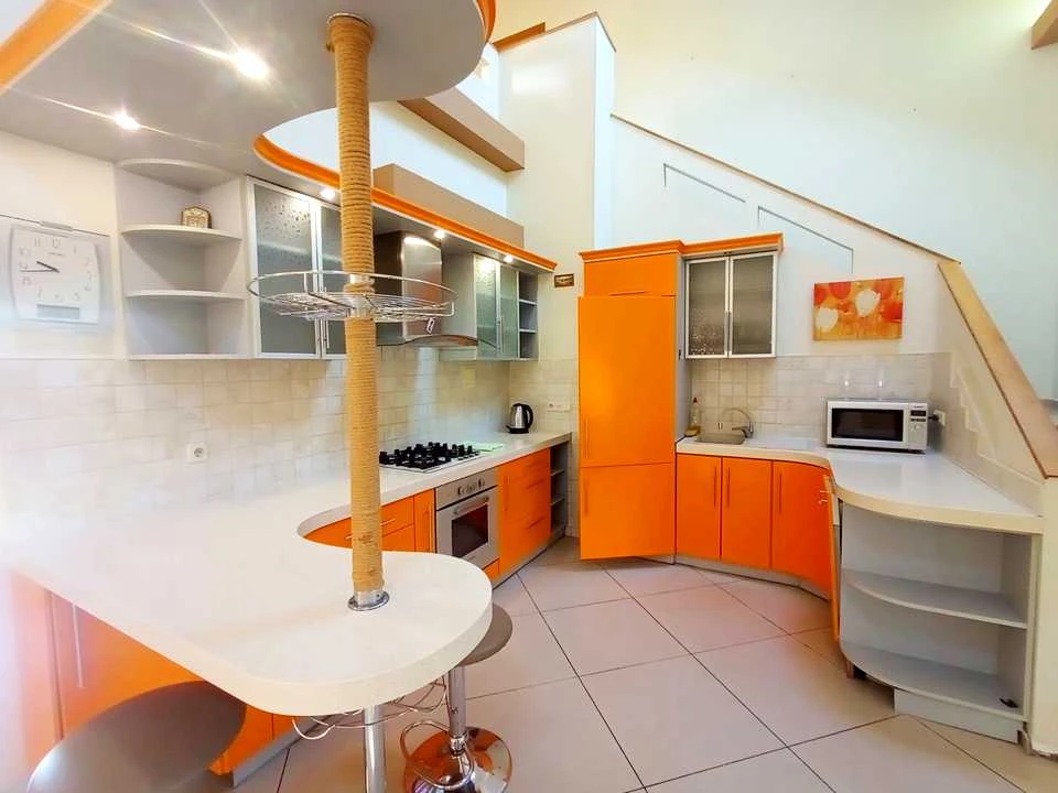 House. Kyiv, Ranks