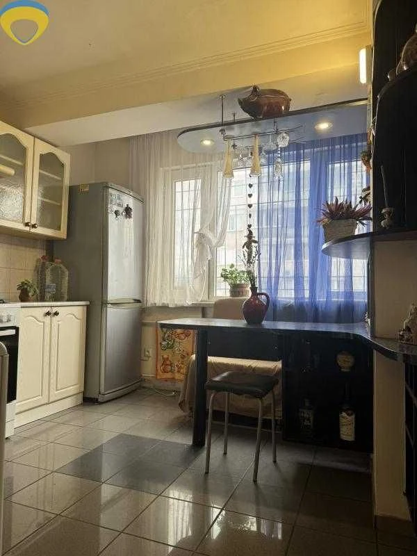 Urgent sale! 3-bedroom apartment with panoramic view on