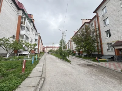 Простора 3-кімнатна квартира в цегляному будинку з закритою