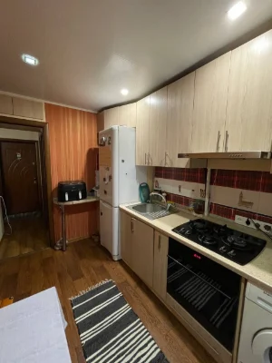 Продается 3-комнатная квартира с ремонтом в ж.м. Парус, рядом с Покровским