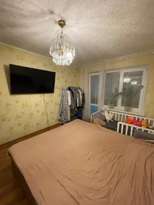 Продается 3-комнатная квартира с ремонтом в ж.м. Парус, рядом с Покровским