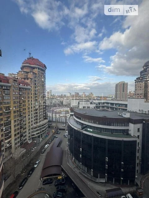 Sale of 3-room apartment 117 sq. m. on Konovaltsya Yevhena 36V street •