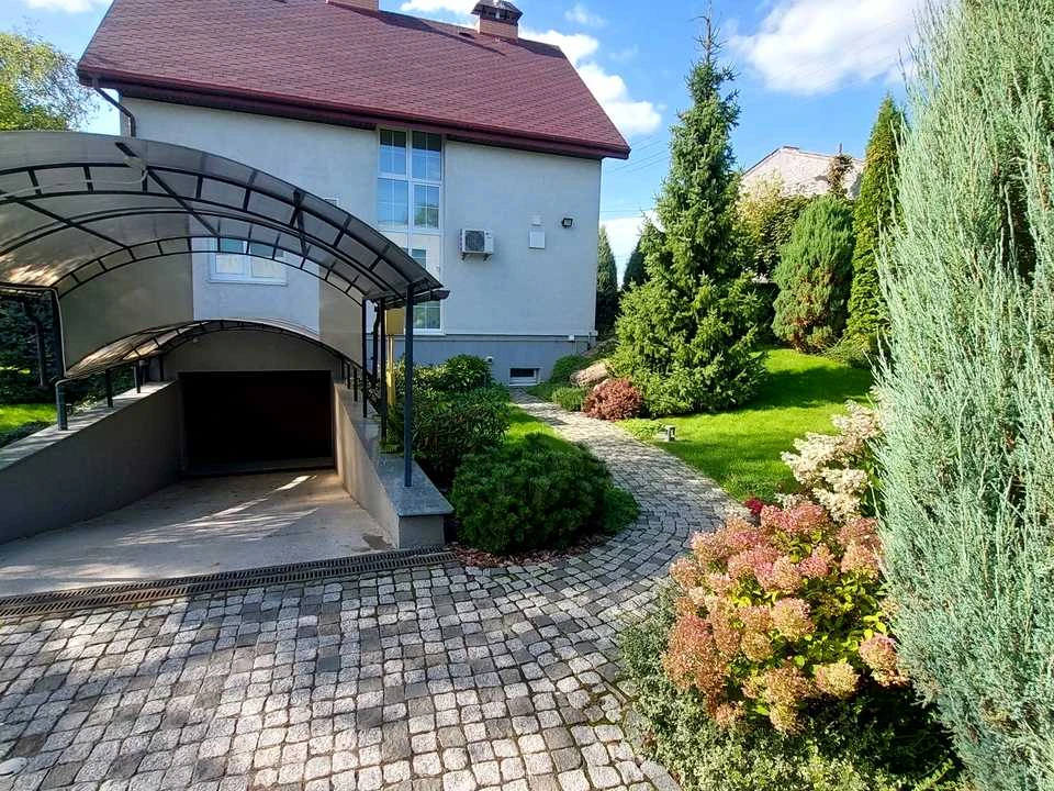 House. Kukurudziana Street, Kyiv