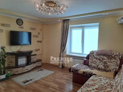 2 room apartment, Semena Paliya/Zabolotnogo, great location with a view